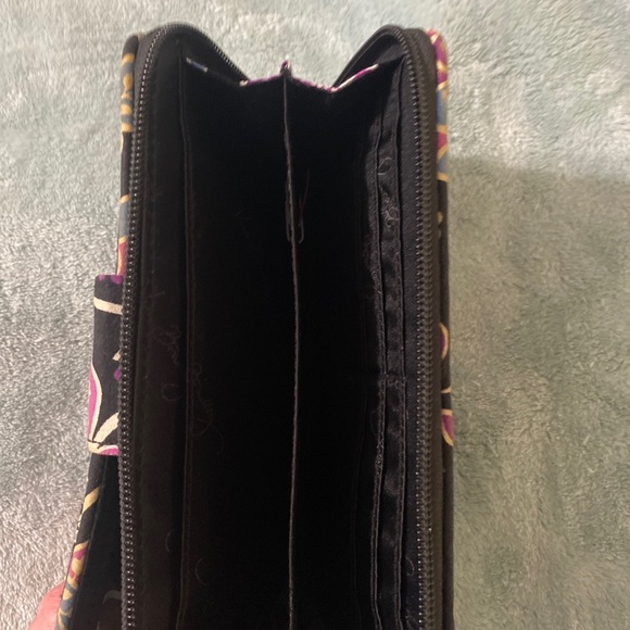 Vera Bradley wallet like new. Used one time excellent condition - Picture 2 of 4